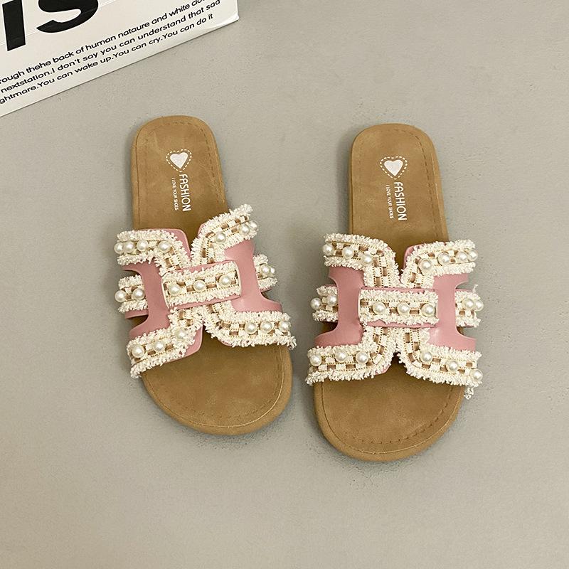 2025 summer new small fragrant cool slippers women's wear niche design sense pearl seaside beach one-word drag