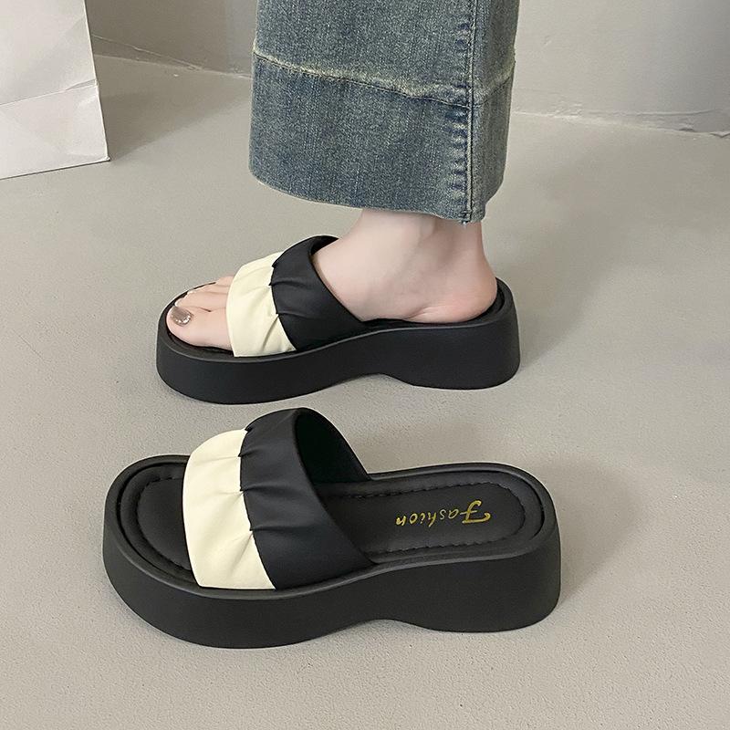 French Thick-soled Cool Slippers Women's Summer Wear High-end Fashion 2025 New Skirt Casual Seaside Beach Shoes