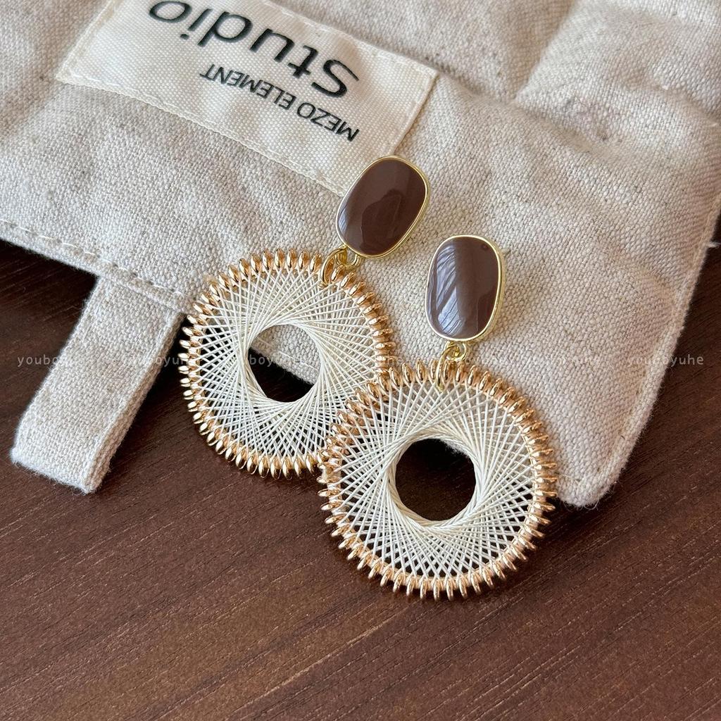 Elegant Autumn Retro Hong Kong-Style Woven Circle Earrings: Light Luxury & Exquisite Statement for Women