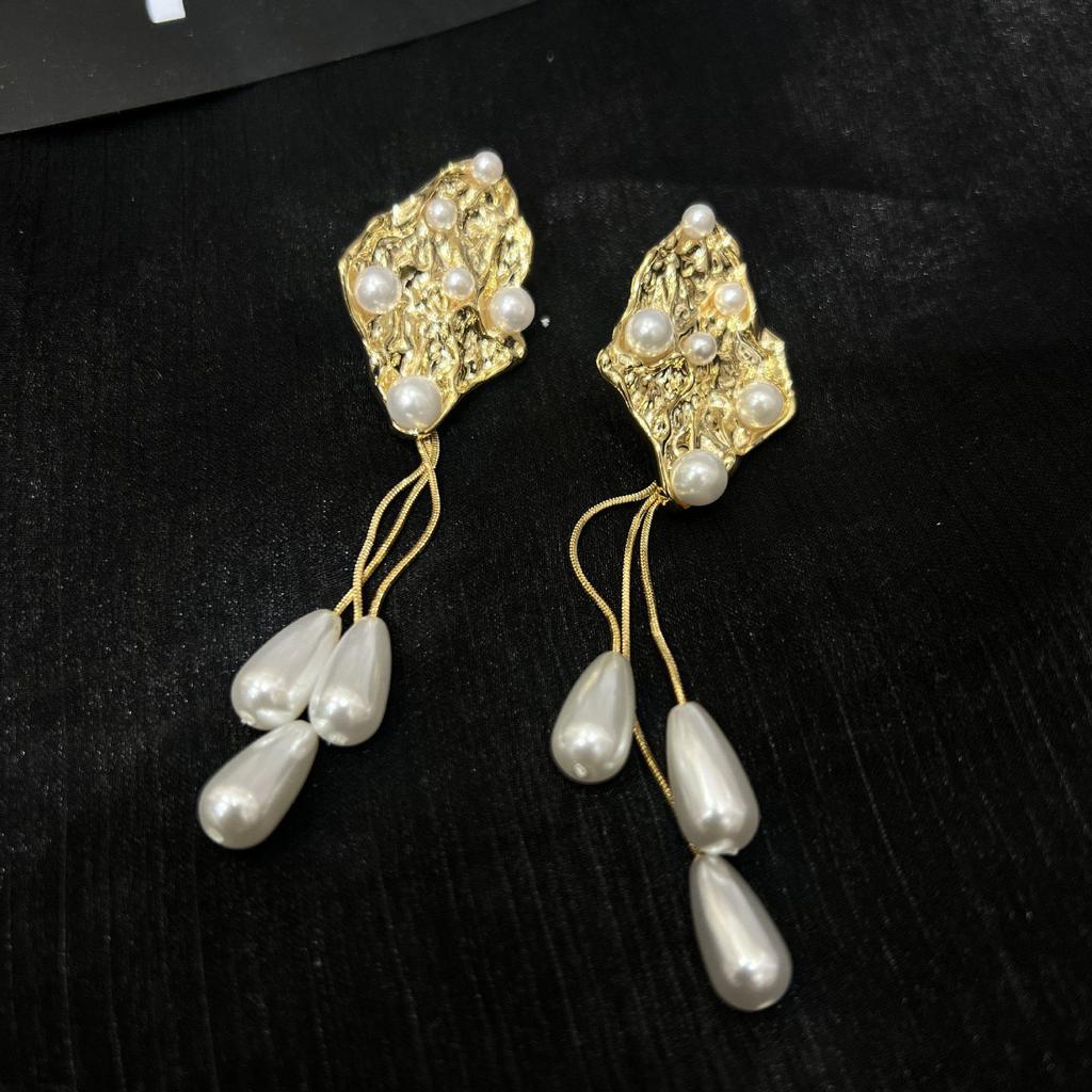 Elegant Tassel Earrings: Versatile Pearl-Like Design, Light Luxury, with Exaggerated Studs in Square and Round Shapes.