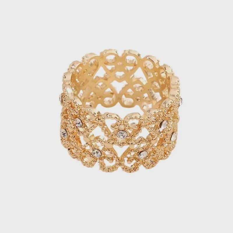 Retro Hollow Scarf Buckle: Versatile, Exquisite, Multifunctional Accessory