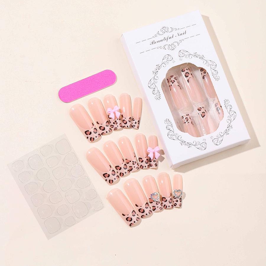 

Наклейки для ногтей: Французский леопардовый принт с дизайном сердца и бриллиантов