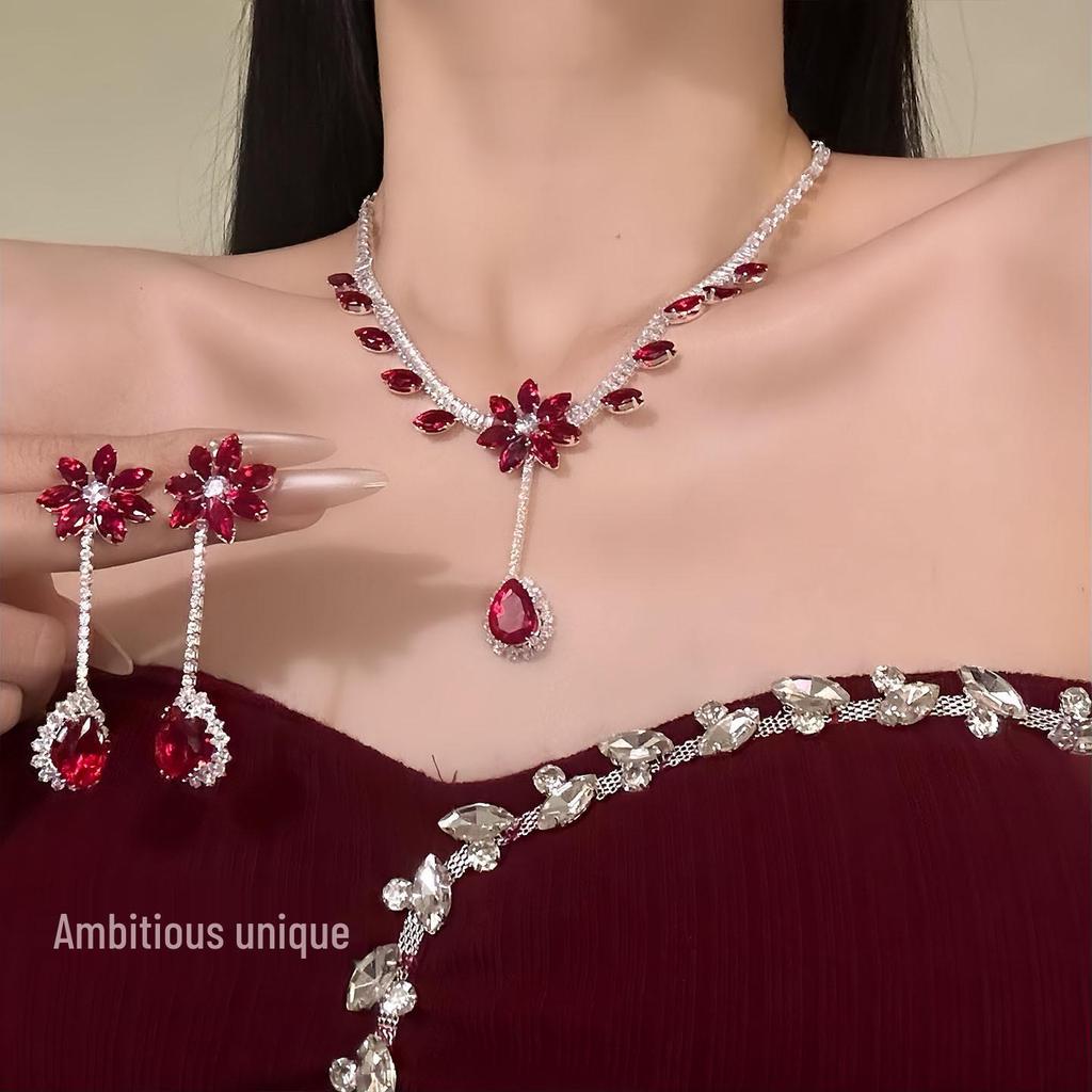 Sada náušnic a náhrdelníku Červený diamant ve tvaru kapky – Elegantní, univerzální šperky pro ženy