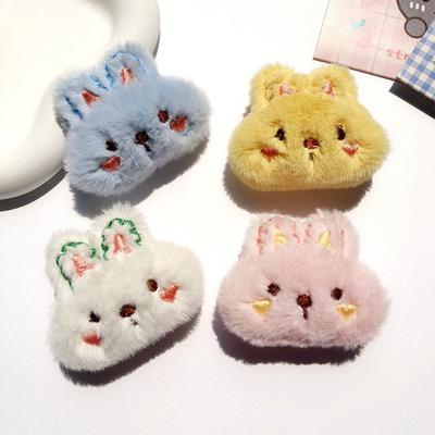 Lindo broche de peluche de conejito de zanahoria, muñeco de conejo de dibujos animados en 3D, alfiler para bolso, abrigo, suéter, bufanda, insignia, alfileres, accesorio