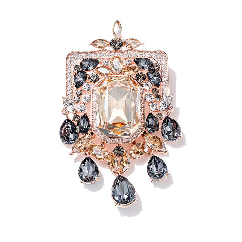 Vintage European Crystal Brooch Pin: Elegant Retro Shawl Accessory