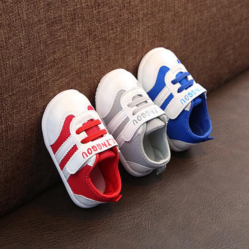 Baby Boys Girls Zapatillas de moda Para niños pequeños / niños pequeños  Zapatillas para niños Zapatillas de deporte Costuras de letras Suela suave  Zapatos de bebé antideslizantes comprar a buen precio —