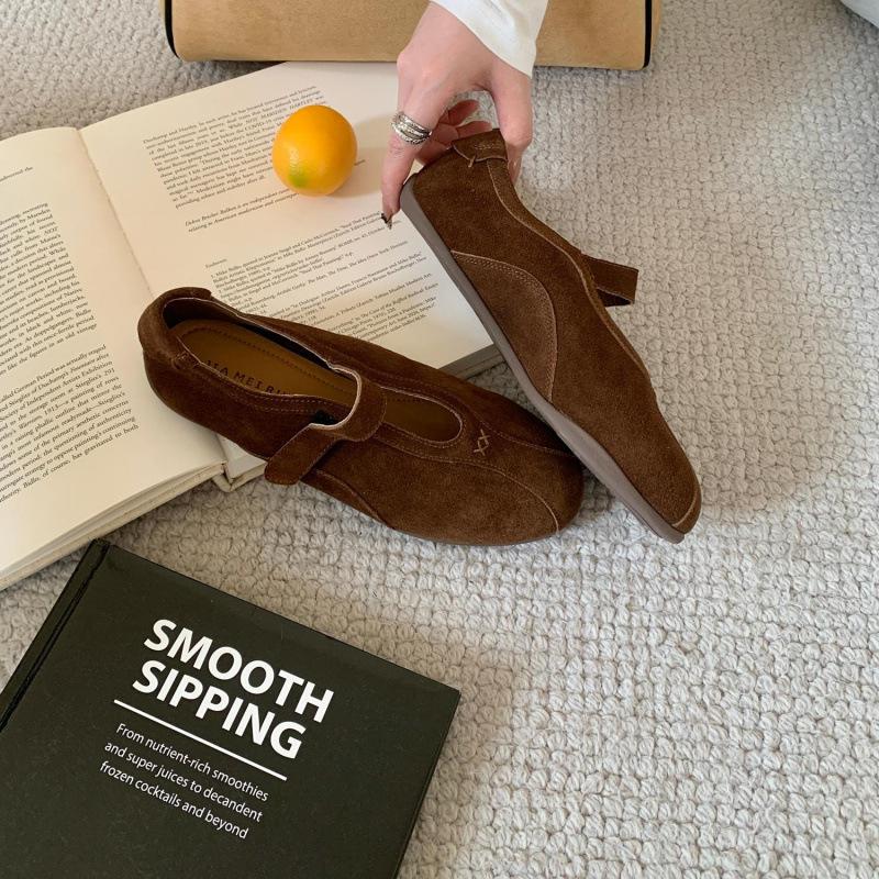 

Leather retro round head red shallow mouth Mary Jane shoes 2025 evening with skirt grandma shoes Doudou single shoes tide 39 темно-коричневого