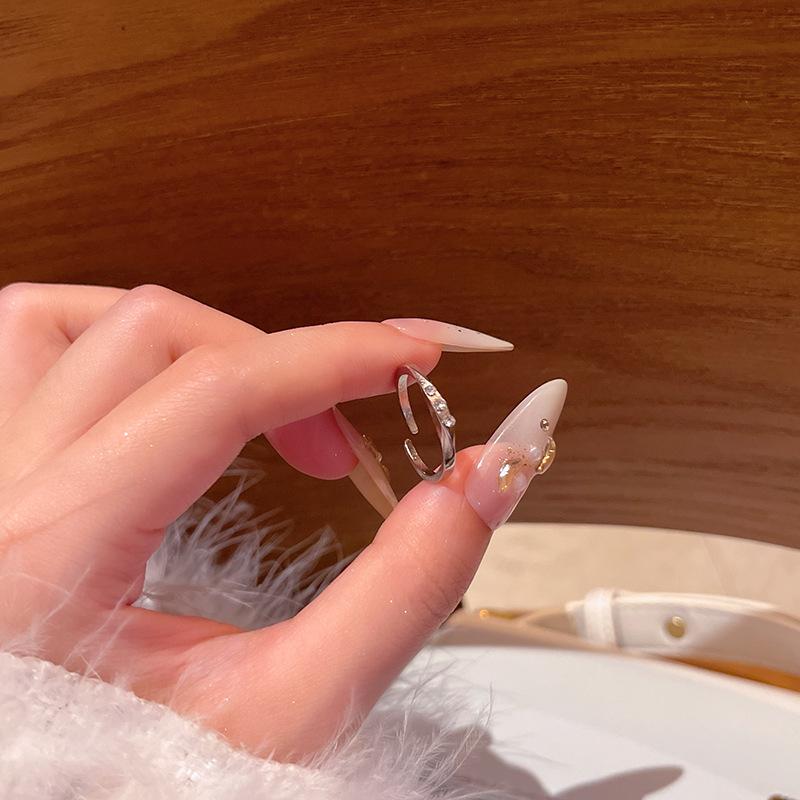 

Korean Zircon Adjustable Band Ring with Light Luxury Design