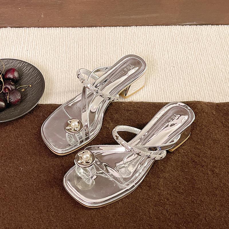 

Универсальные шлепанцы на толстом каблуке женская верхняя одежда клип новые 2025 лето стразы крутые шлепанцы носок модные сандалии 40 серебряный