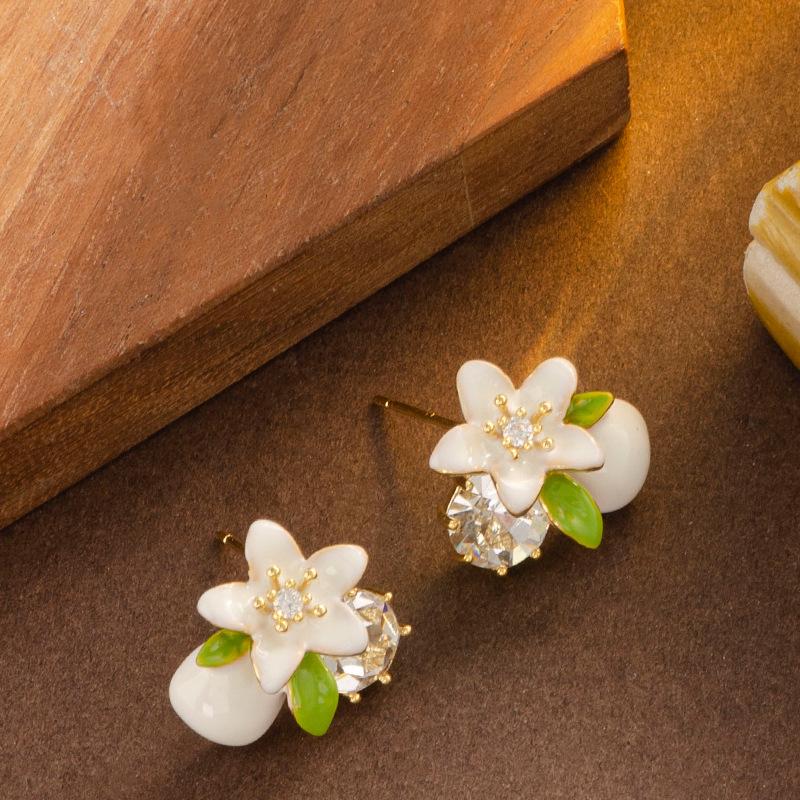 

Sweet little fragrant wind, oil dripping, diamond setting, everything goes well, persimmon flower stud earrings, light luxury and high-end versatile