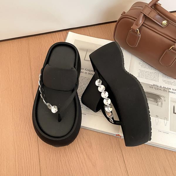 Fashion House Slippers Platform Glitter Slides Female Shoes Summer Clogs Woman Rubber Flip Flops Fashion Soft Jelly 2025 Beach Hawaiian