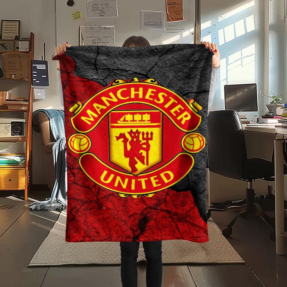1 szt. Koc Flanelowy z Nadrukiem MANCHESTER UNITED Wysokiej Jakości Ciepły Komfortowy Pokrowiec na Wszystkie Pory Roku Idealny na Prezenty Wystrój Domu