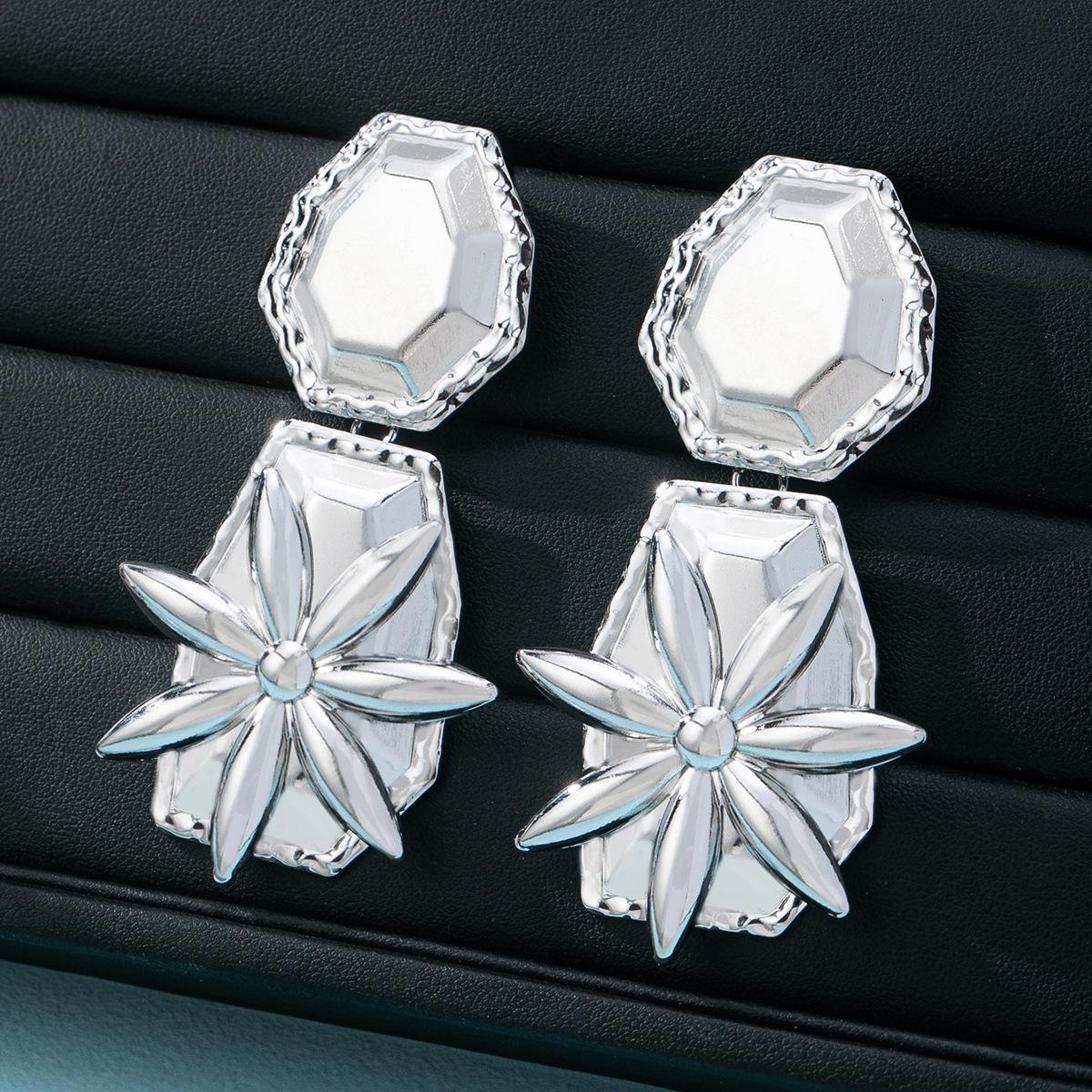 

Trend Irregular Geometric Metal Stud Earrings Retro Elegance Fashion Temperament Earrings Ear Accessories срібний