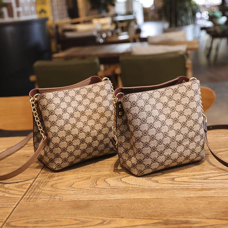 New Korean Version Easy To Wear Retro Printed Bucket Bag, Large Capacity Women's Bag, Crossbody Portable, Trendy and Popular