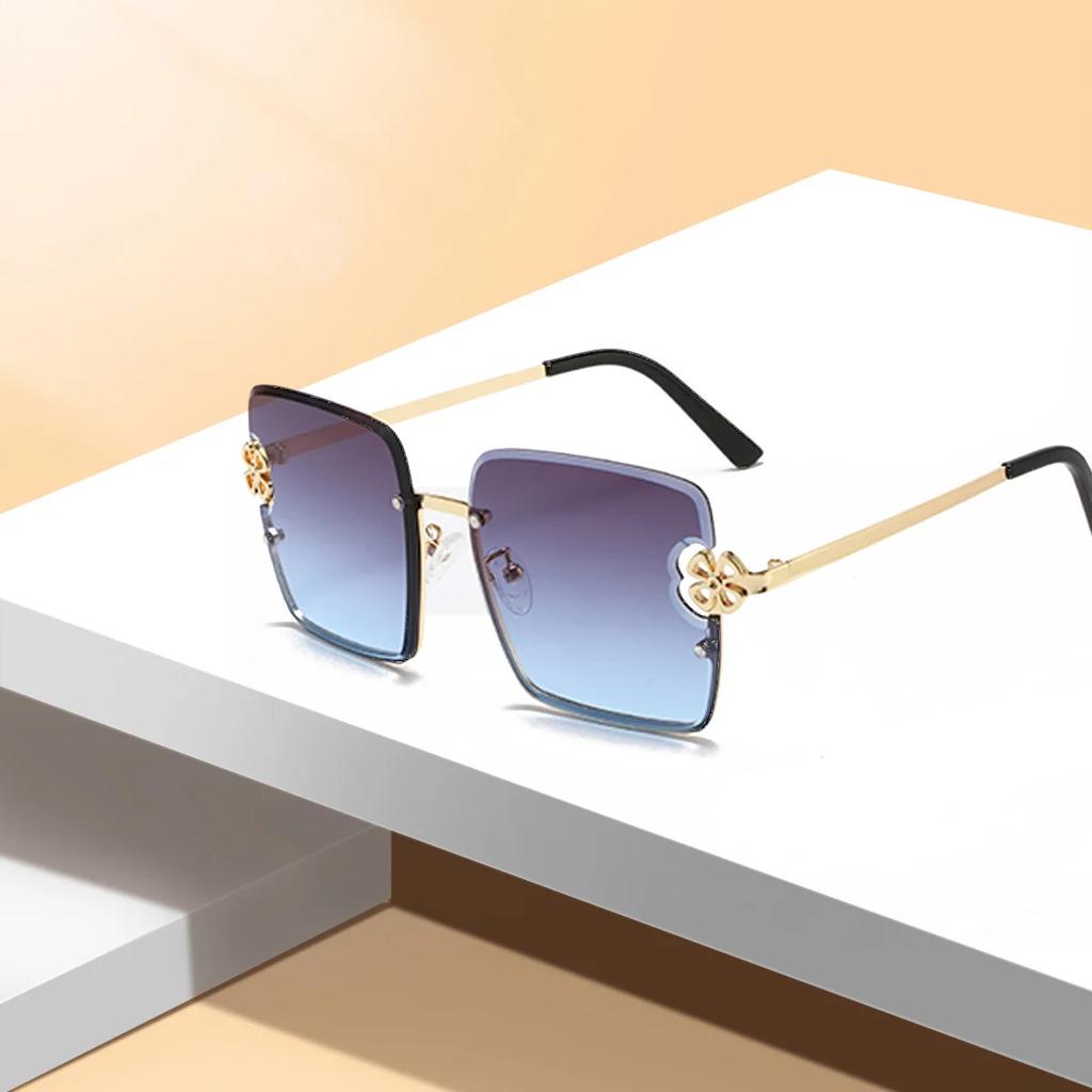Retro Women Hollowed Flower Sunglasses Large Square Fashion Glasses Anti Glare UV Protection Stylish Accessories