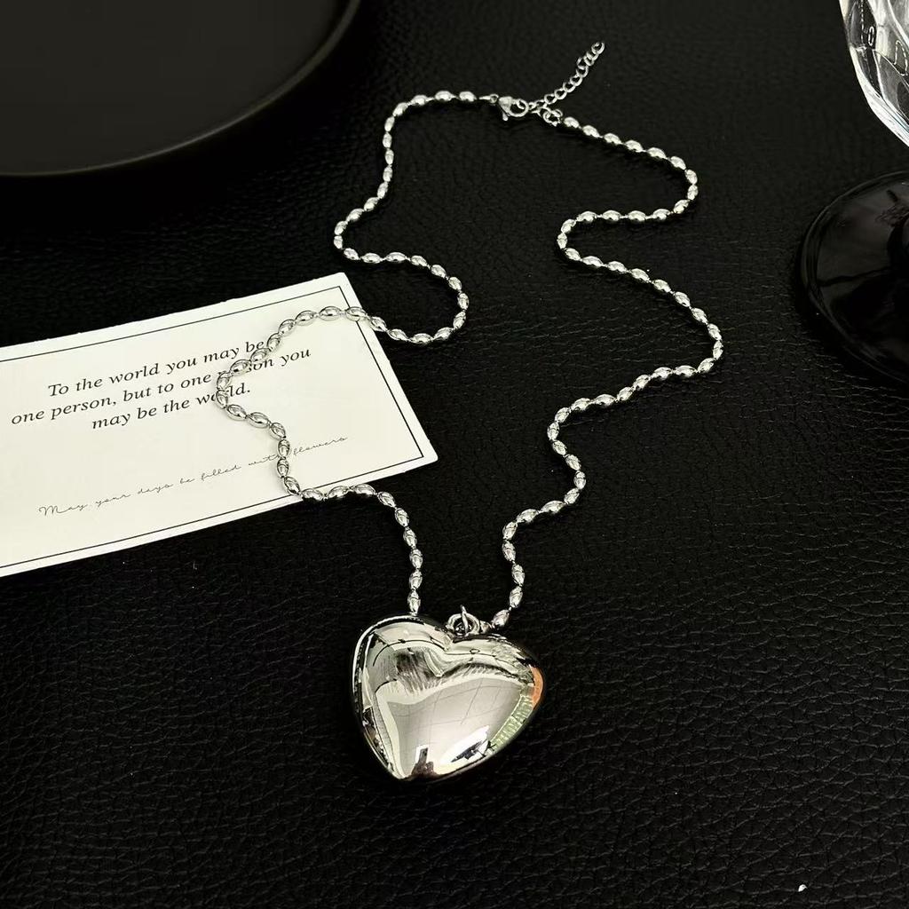 Exaggerated Personality Sliver Color Stereo Bright Surface Heart Shape Pendant Necklace for Women Korean Simple Jewelry Gifts