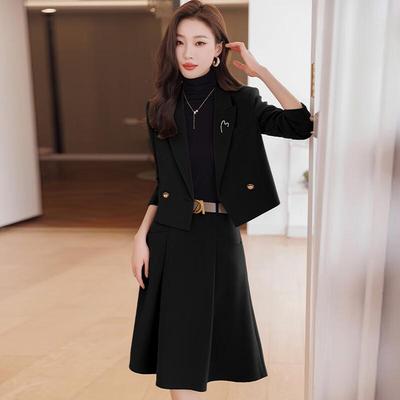 Elegantes kurzes Damen-Zweiteiler-Set aus Blazer und Rock