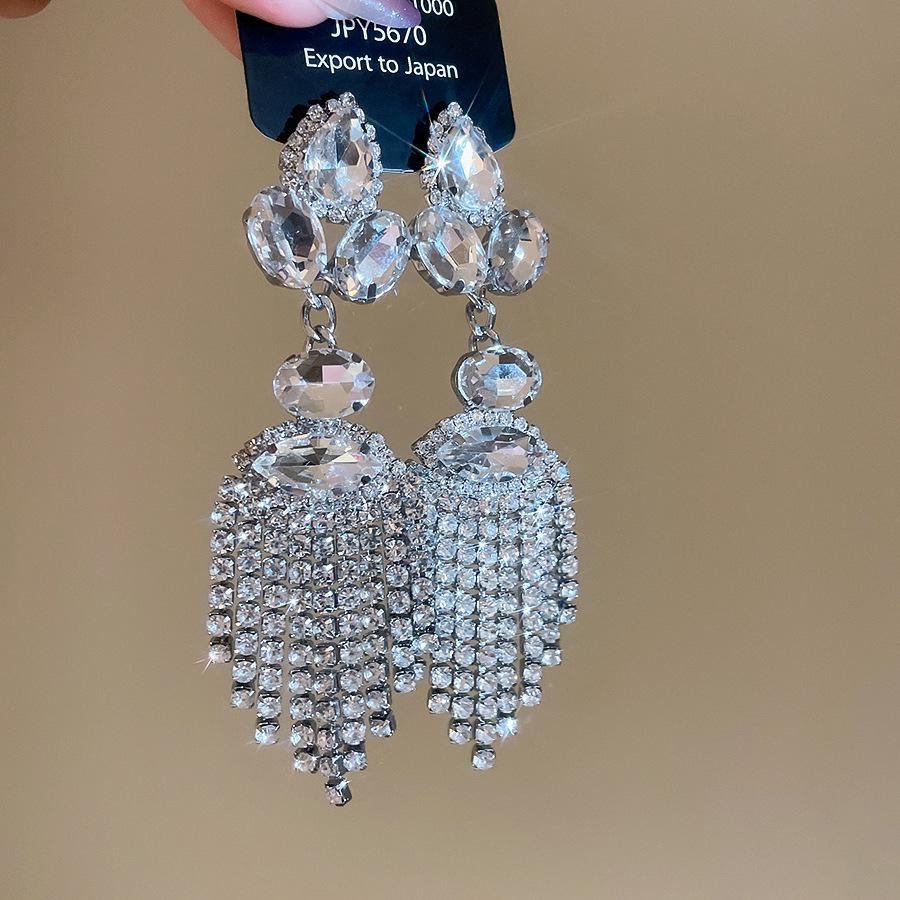 Luxury Spider Web Drop Tassel Earrings with Inlaid Diamonds