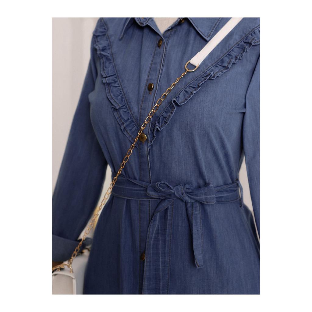 Джинсовое платье на пуговицах с завязкой на талии