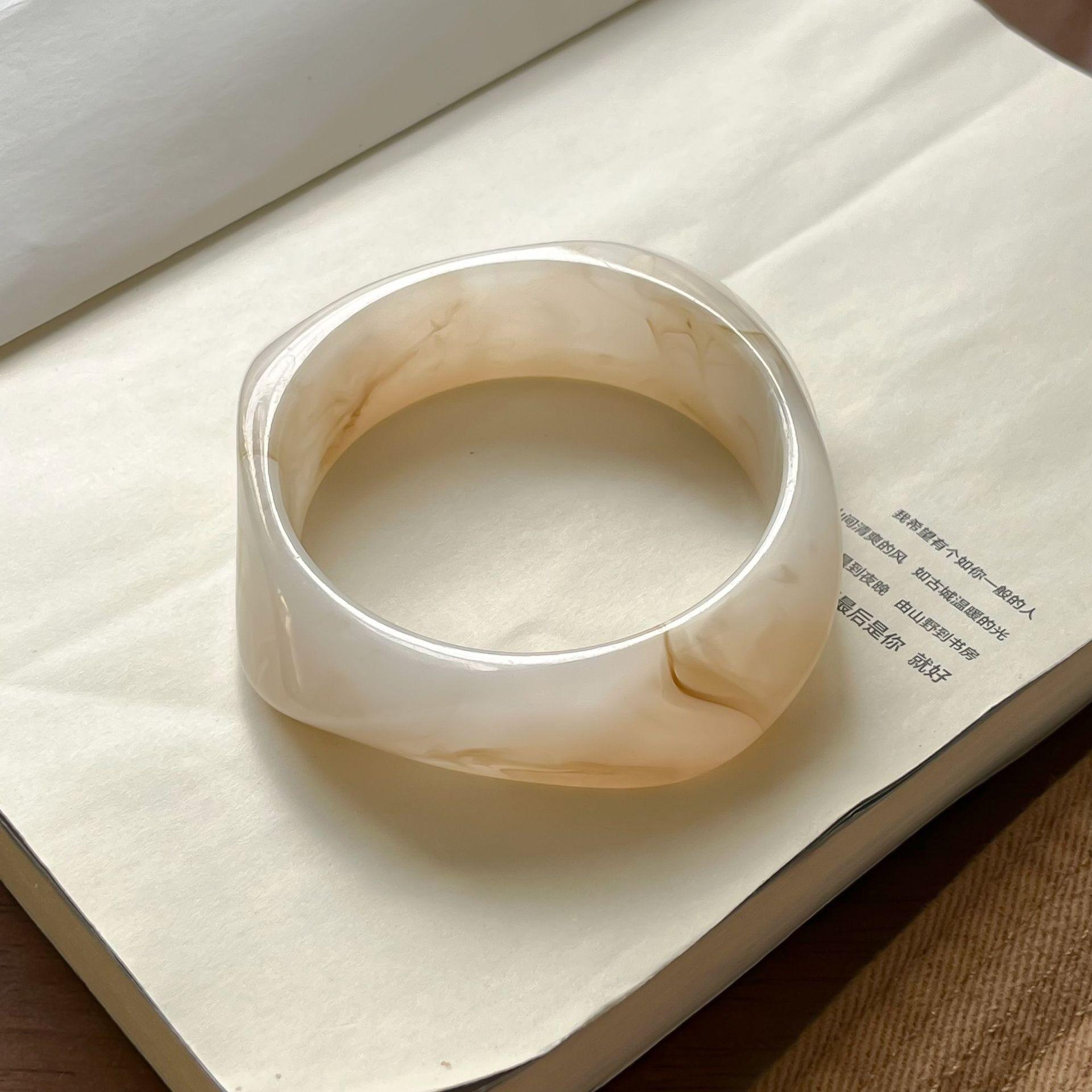 

Корейский браслет из неправильной смолы для женщин: Новый браслет высокого класса, нишевого дизайна