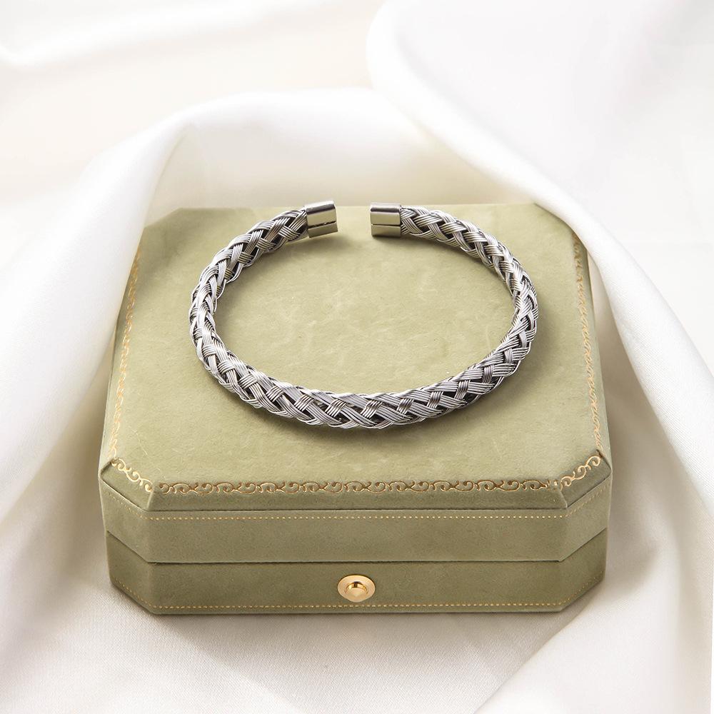 High-End European & American Titanium Steel Woven Bracelet: Non-Fading & Versatile Style for Girls