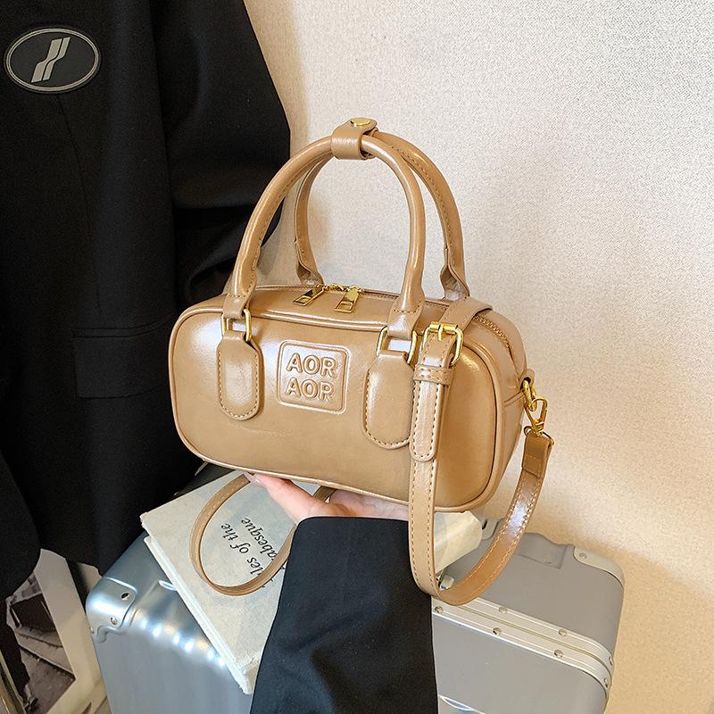 Small Bag Women's Versatile New Retro Shoulder Messenger Bag Popular Portable Pillow Bag