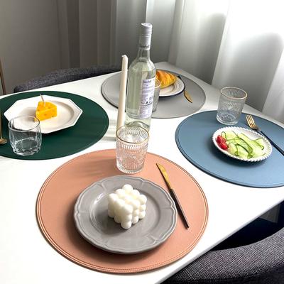 Podložky pod talíře a tácky z imitace kůže PVC Kulaté Podložky pod talíře Lisované okraje Stolní prostírání pro dekoraci kuchyňského jídelního stolu
