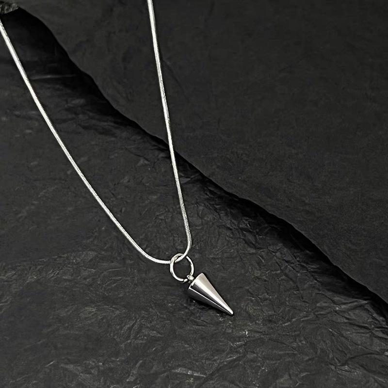 

Retro Copper Color Rivet Cross Pendant Necklaces for Women Men Punk Hip Hop Long Spike Tassel Choker Necklaces Y2K Zircon Gifts