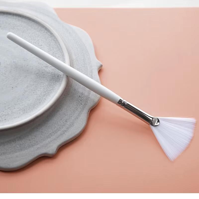 

4-piece handle makeup brush set facial mask highlighter brush facial foundation brush ladies facial mask brush