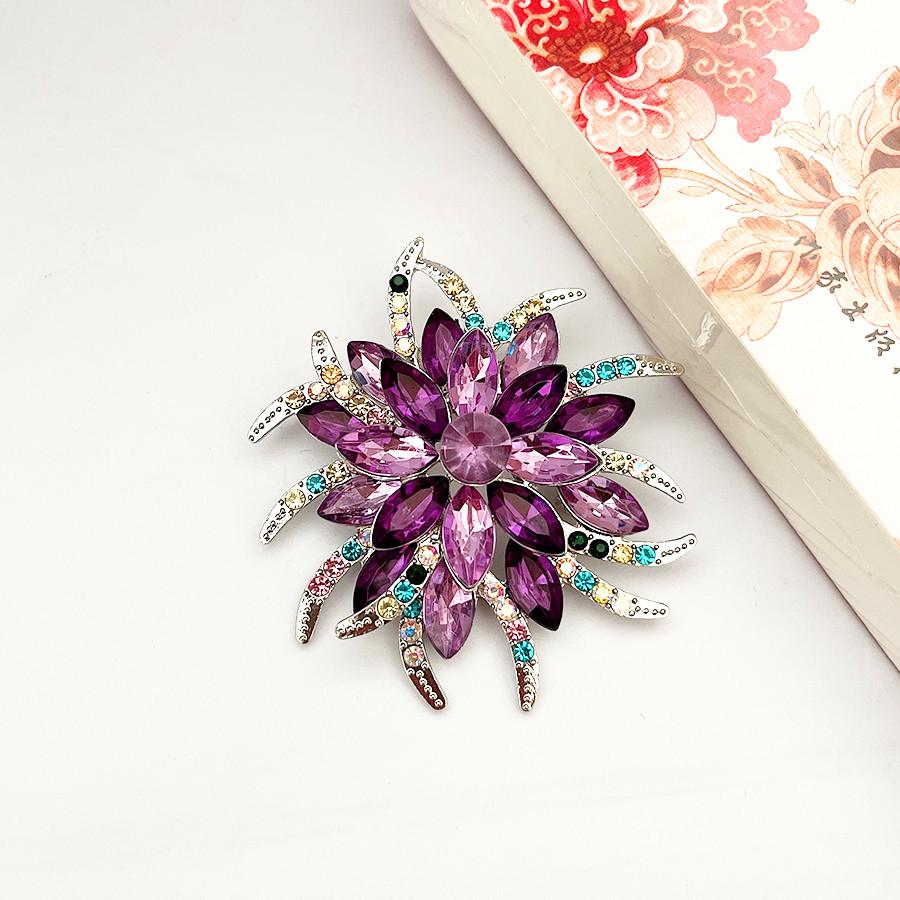 Lila Kristall Blumenbrosche Anstecknadel - Stilvolles Strassdesign für Damen