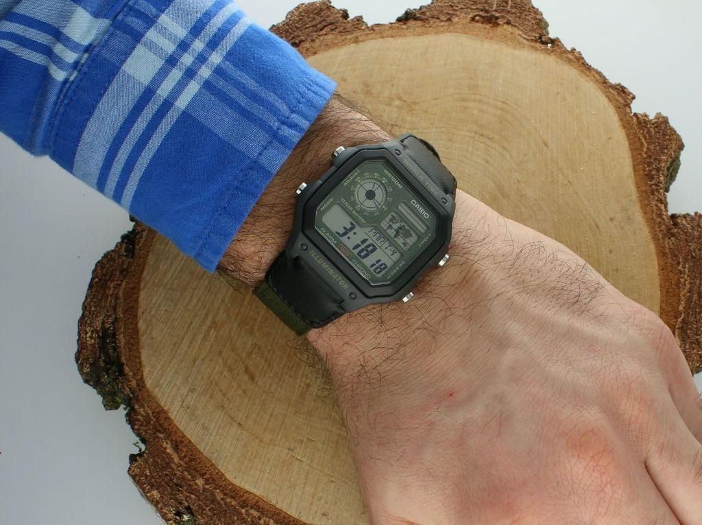 Casio Uni Analogové Quartzové hodinky s řemínkem, AE-1200WHUB-3AVEF