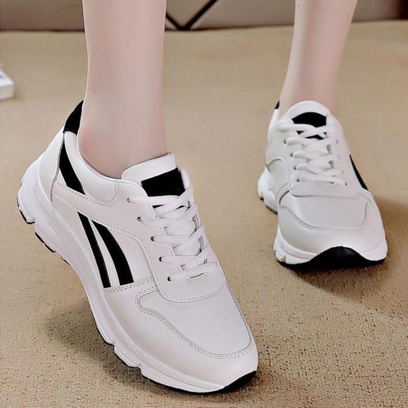 Kleine weiße Schuhe Damen Frühling und Herbst neue vielseitige Sportschuhe Student lässig Leder leichtes Board Schuhe