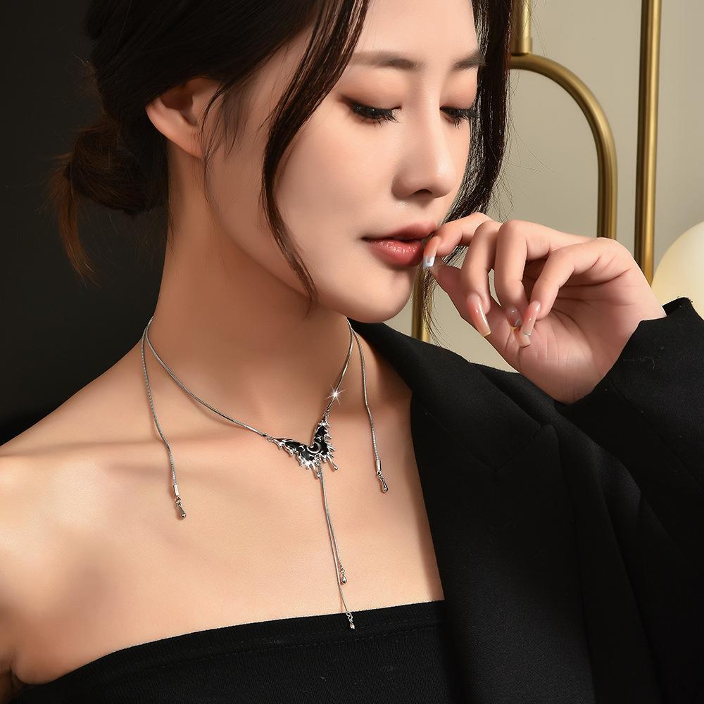 A Two-Wear Personalized Butterfly Pull-Out Long Adjustment Necklace Femininity Personalized Sweater Chain