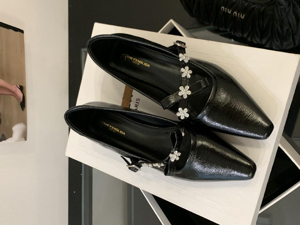 Small Square Head Rhinestone Bow Low Heel French Single Shoes Women's 2025 Spring and Autumn Feeling Skirt Mary Jane Small Heels