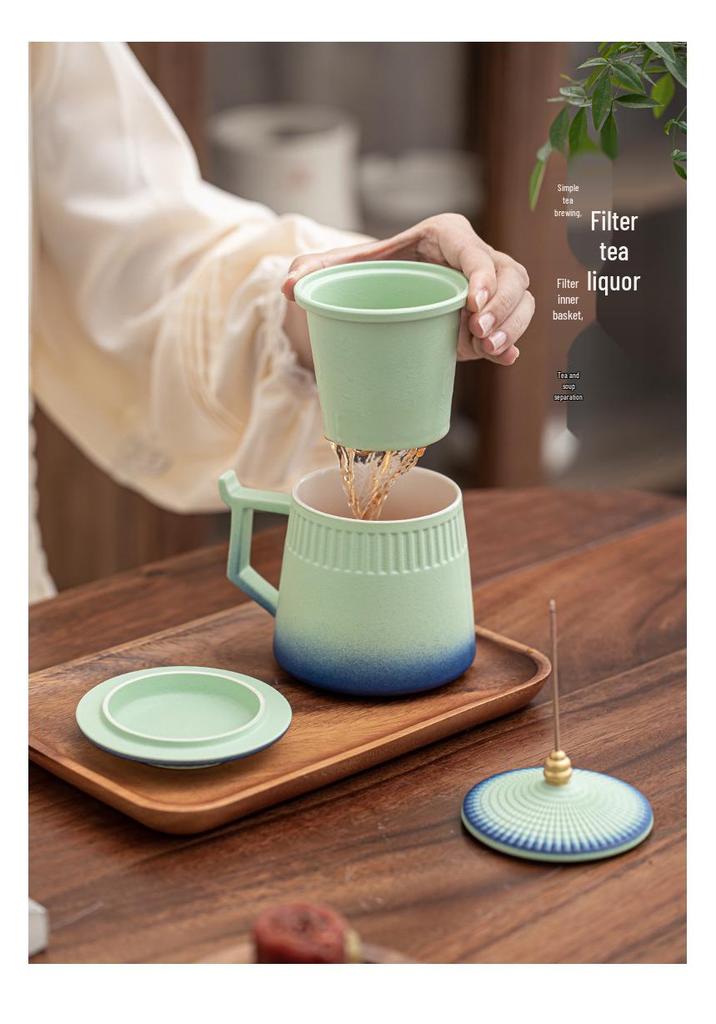 Palace Museum Ceramic Tea Mug with Lid: Elegant Business Souvenir Gift Box