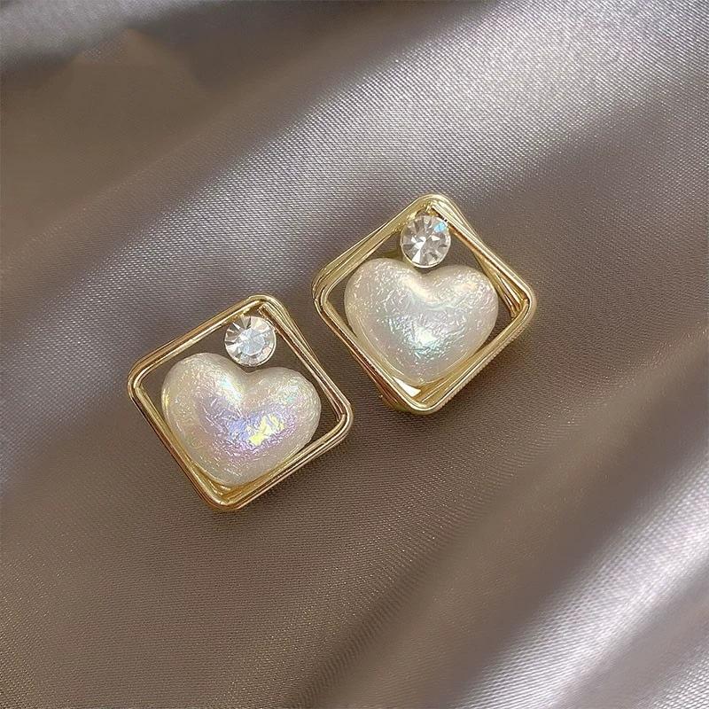 Stylish and simple square high-end stud earrings, women's geometric versatile temperament earrings, elegant and atmospheric earrings.