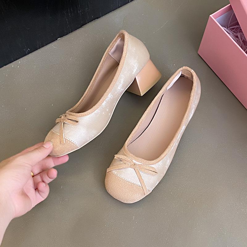 

Xiaoxiangfeng square head shallow mouth single shoes women s 2024 autumn new thick heel heightening bow high-end commuting leather shoes 40 хакі