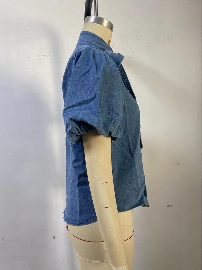 Camicia di jeans rétro con colletto ampio, allacciatura e fiocco da donna - Modello 89265