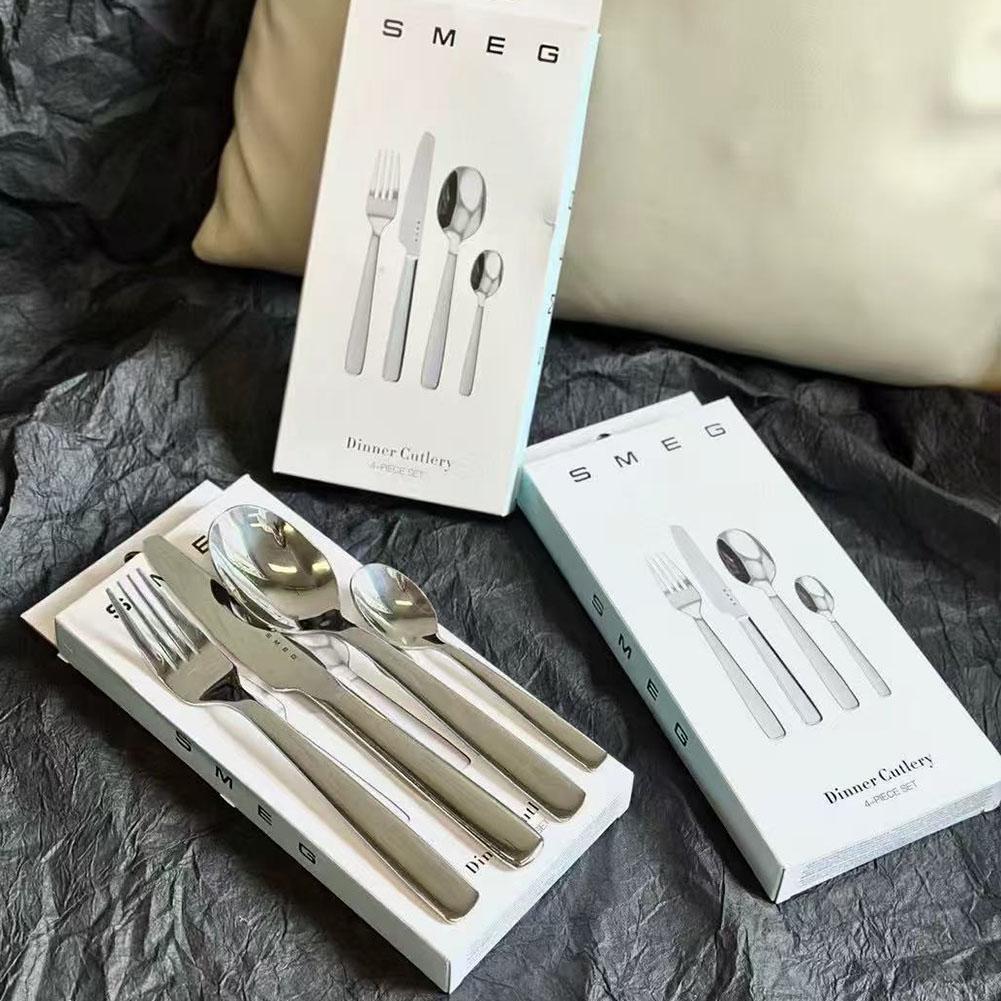 Zesílená obřadní nerezová ocelová vidlička lžíce nůž 4dílná sada, protiskluzová rukojeť, odolná proti korozi a snadná na údržbu