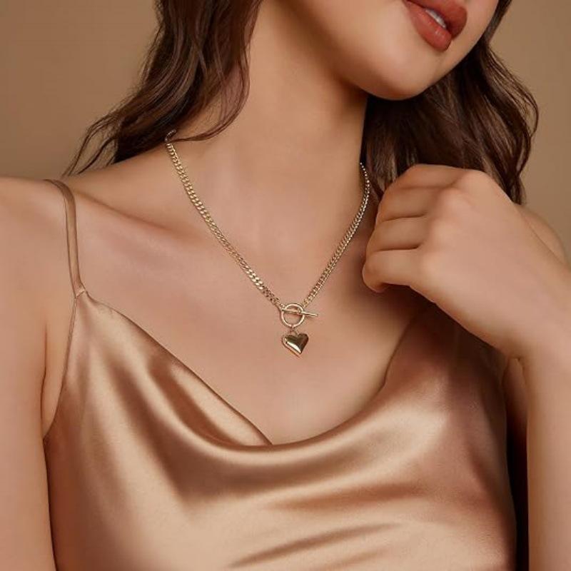 Trendy Heart Pendant Necklace: Stainless Steel, Versatile Design, Perfect Gift for Girlfriend.