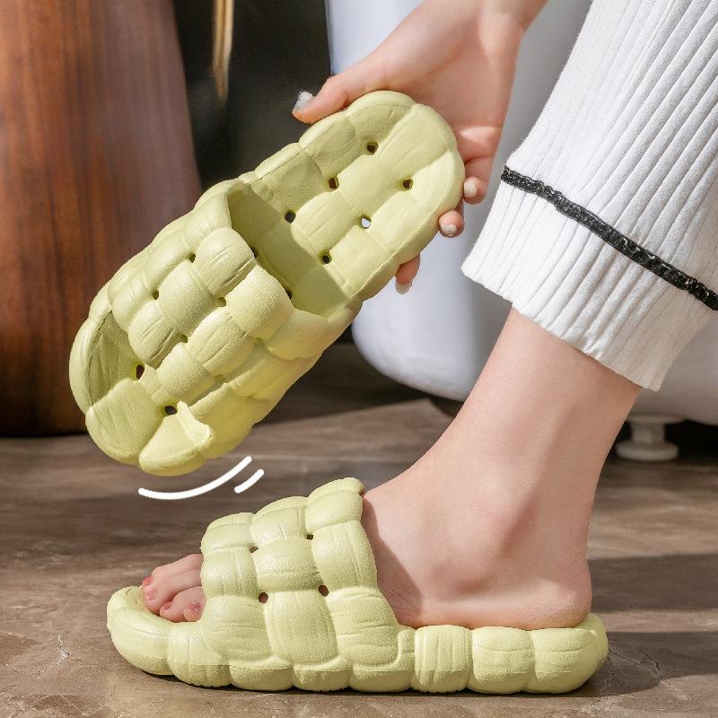 Universal and Versatile Slippers for Both Home and Bathroom Use, Non Slip Soft Soled Slippers for Showering, Suitable for Both Men and Women