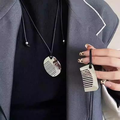 Elegant Coppery Comb Pendant Necklace - Long Sweater Chain for Women, Perfect for Parties & Casual Attire