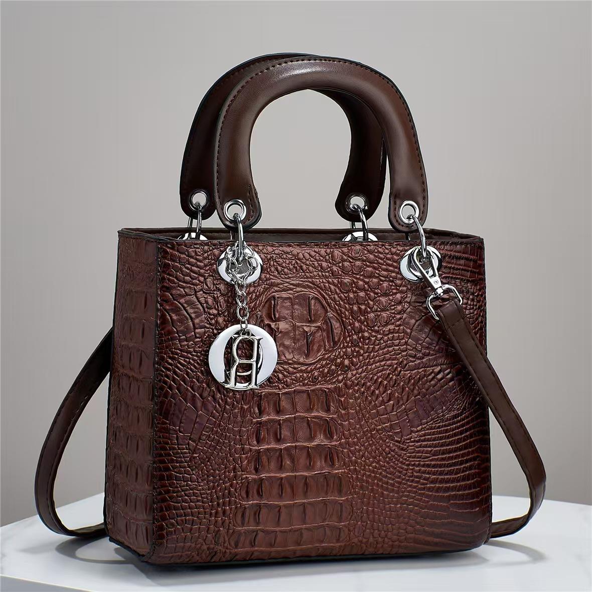 

Texture temperament Princess Diana bag handbag 2025 summer new women s bag shoulder fashion messenger bag 24*11*21 кофейный