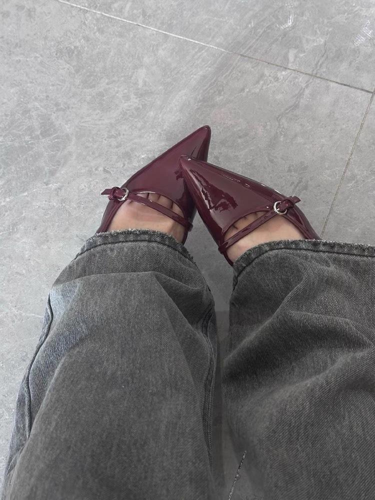 

2025 early spring new French design sense niche pointed kitten heel high heel sandals bag head middle heel sandals women 39 красный