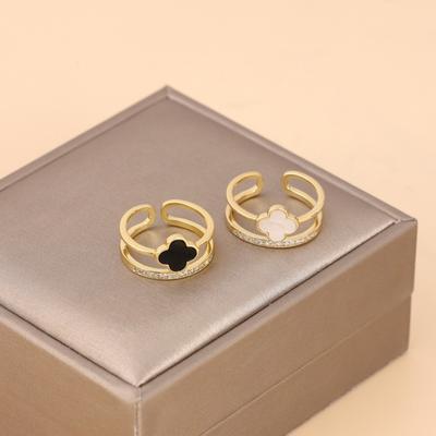 Anello da donna regolabile con apertura a quadrifoglio alla moda, design di lusso leggero e di nicchia, non perde il colore, anello da dito, gioiello da mano.