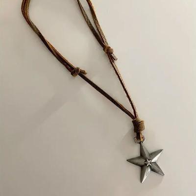 Retro Leder Seil Punk Stern Anhänger Lange Halskette Weibliche Nische Design Persönlichkeit Einstellbare Kordelzug Zubehör Schmuck