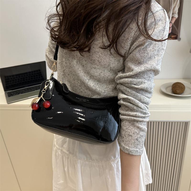 Textured Glossy Patent Leather Shoulder Armpit Bag Women's New Fashionable Versatile Commuter Messenger Small Square Bag