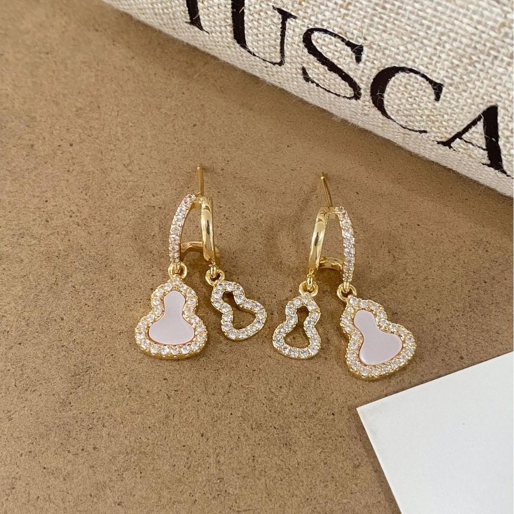 Exquisite French Shell Cubic Zirconia Gourd Stud Earrings for Women: High-End, Sweet, Versatile Accessories