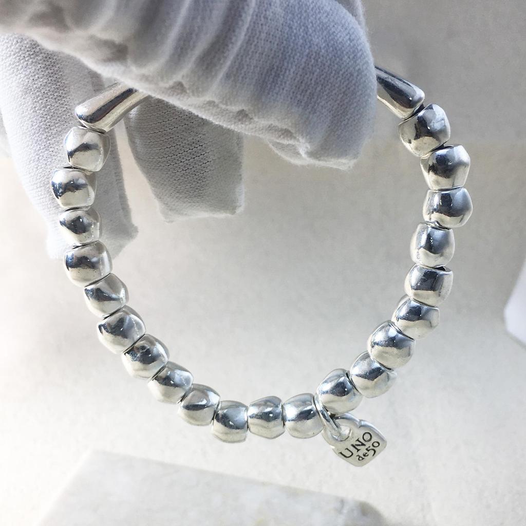 Bracciale Uno de 50 con Chiusura a Moschettone con Perla Irregolare d'Argento - Design Geometrico