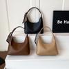 Niche Design High-end Bag Women's Trend Fashion Single Shoulder Handbag Commuter Hand Carry Underarm Bag
